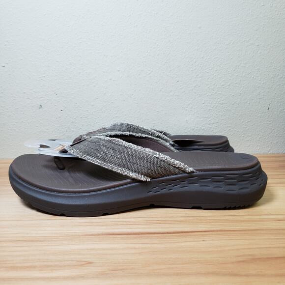 Sketchers Men's 12 Relaxed Fit Luxe Foam Flip Flop Sandals Distressed Fabric NWT - Picture 1 of 7